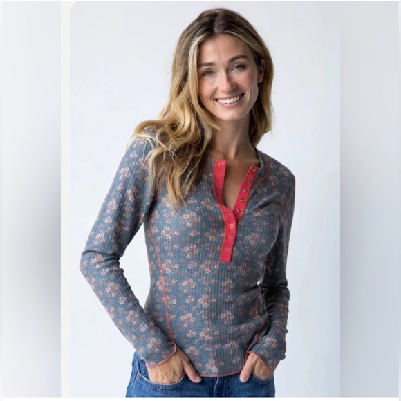 NATURAL LIFE Tops - New Natural Life Reagan Thermal Henley ~ Slate Floral Blooms